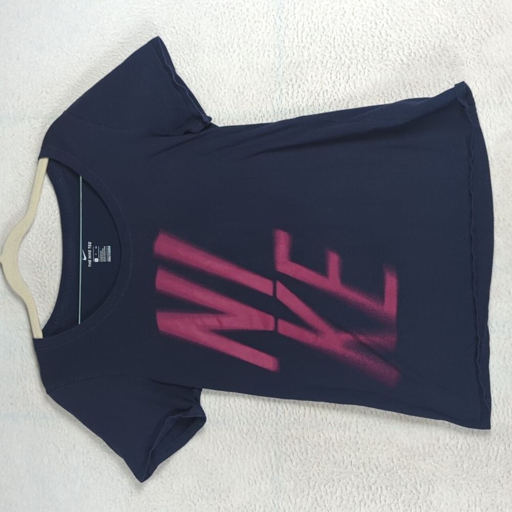 The Nike Tee Women's Round Neck Logo Lightweight Athletic Cut Tee Shirt Size S